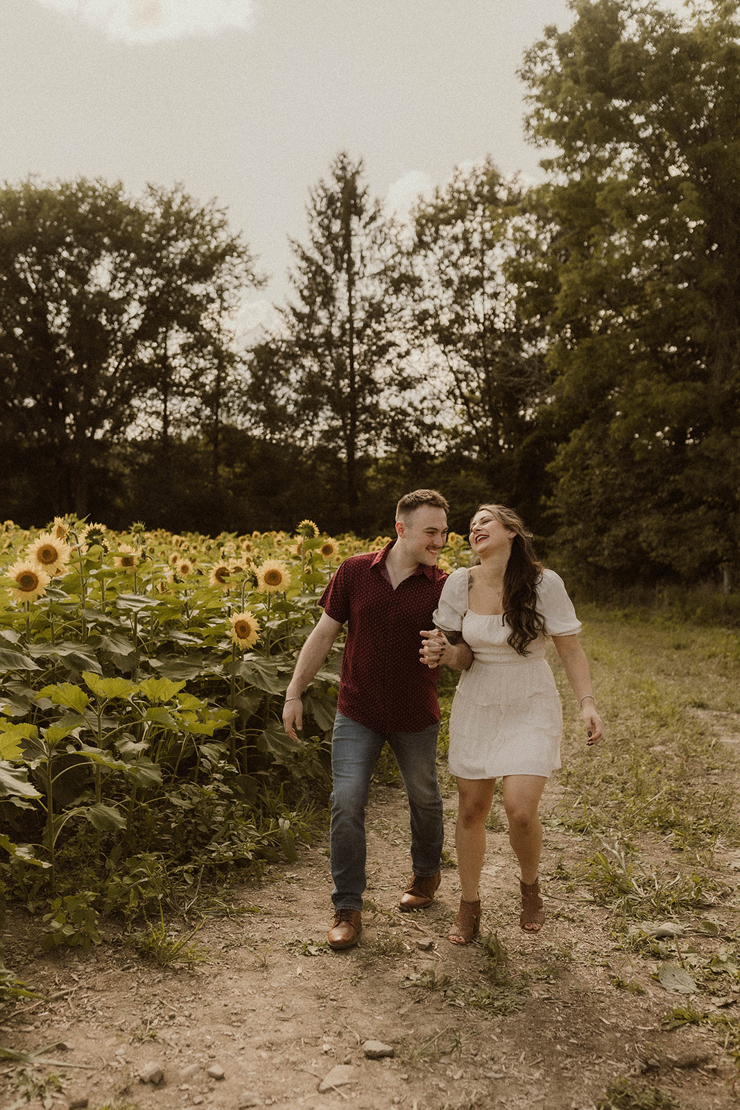 Couples photoshoot in sunflower field with cute golden hour photos and intimate moments