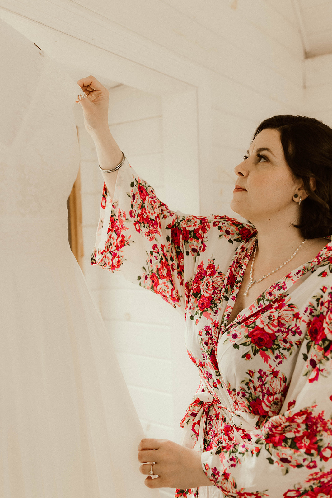Bride adds final touches as she preps for her upstate New York wedding