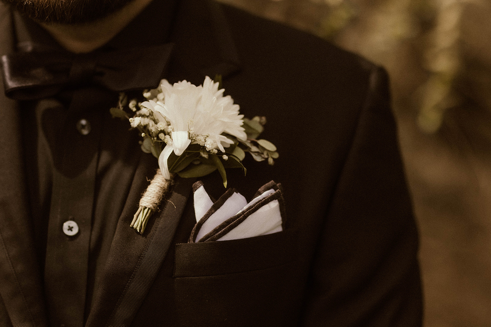 Detail shot of the grooms boutonniere for his wedding day