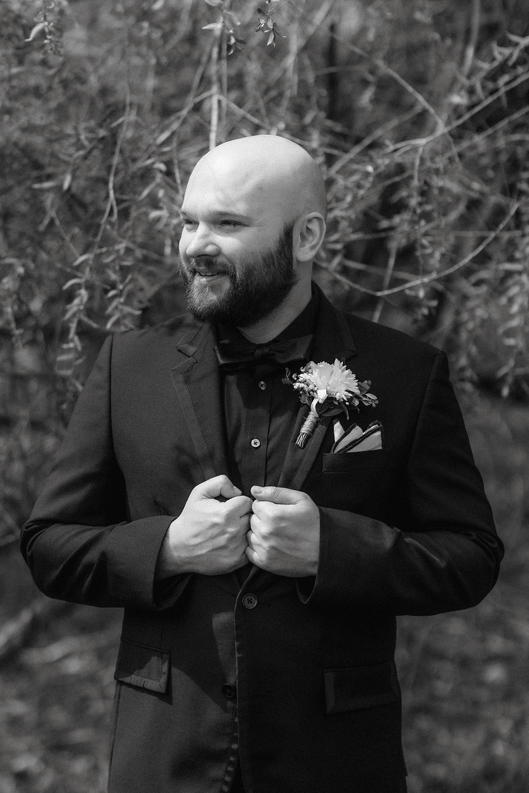 Groom poses for a quick photo before his beautiful upstate New York wedding