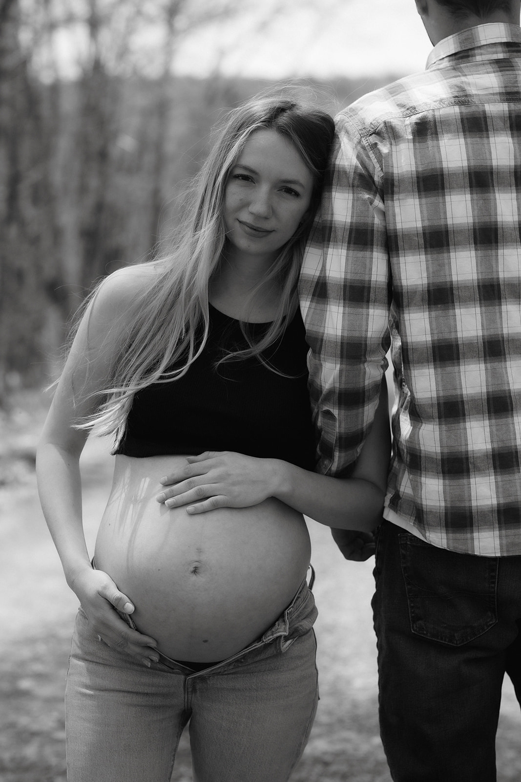Stunning future mom poses in her Western Maternity Photos